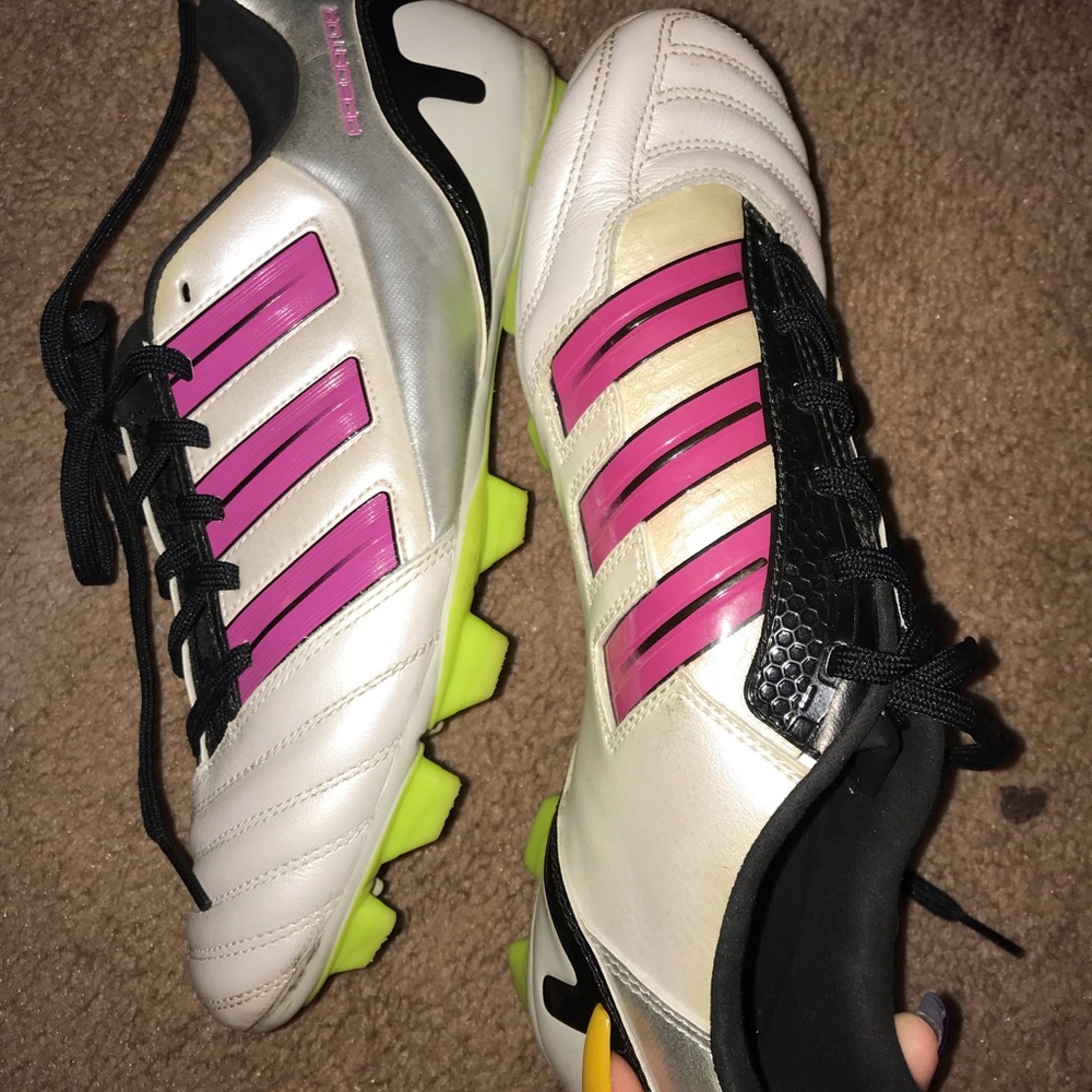 SOCCER SHOES